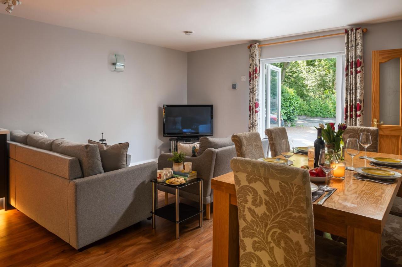 The Coachhouse - Cottage With Private Hot Tub Colwyn Bay Exterior foto